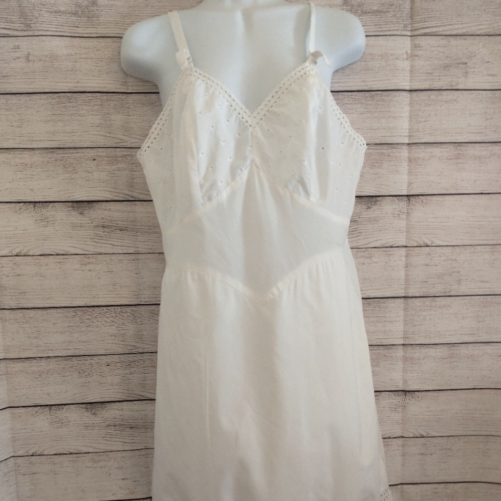 Vintage 1950’s white eyelet slip